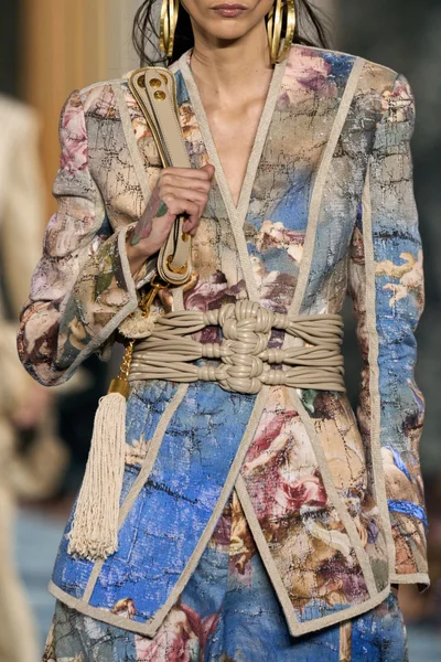 Look 80